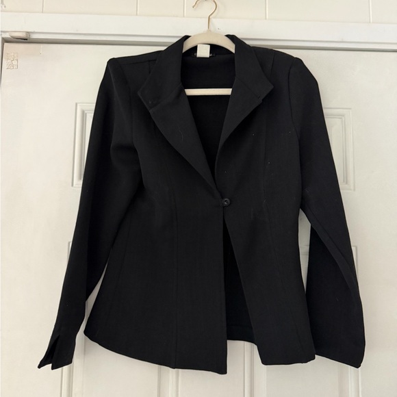 Modern Essentials Jackets & Blazers - Elegant Black professional modern tightening fitted extra chic Women's Blazer